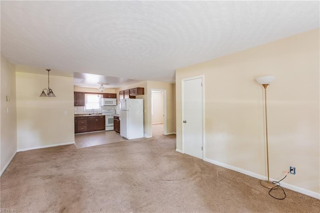 9101 Hammett Ave #B - Photo 3 of 11
