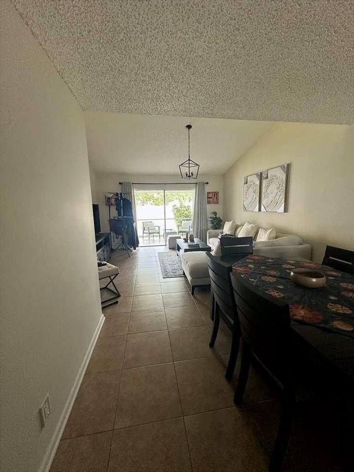 134 Oakwood Dr - Photo 2 of 17