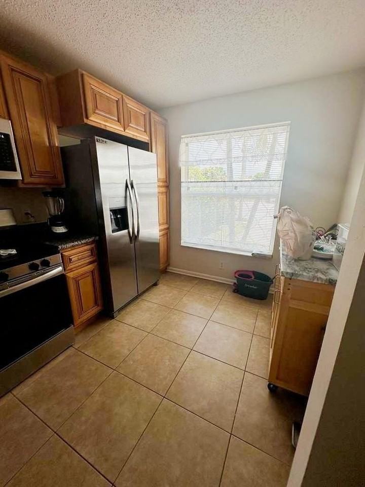 134 Oakwood Dr - Photo 4 of 17