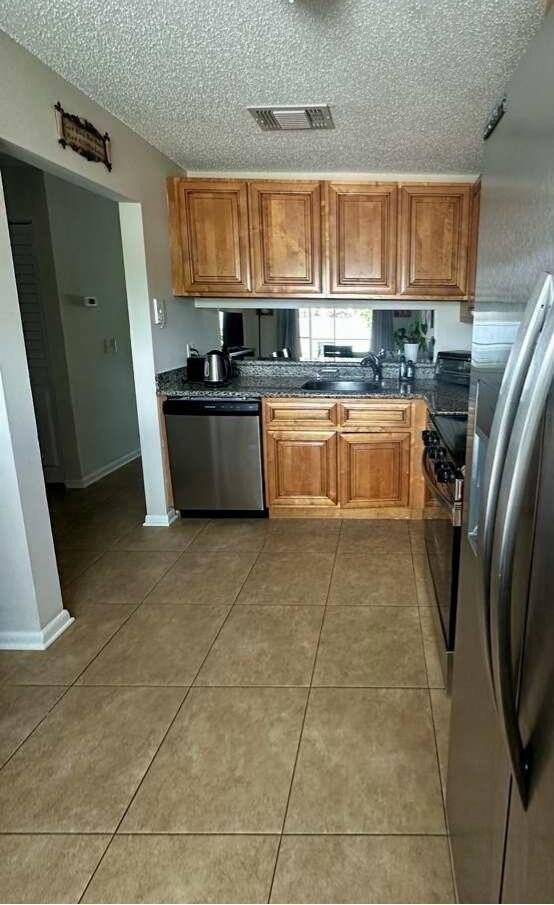 134 Oakwood Dr - Photo 5 of 17