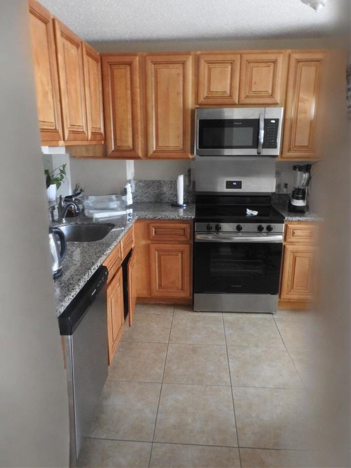 134 Oakwood Dr - Photo 6 of 17