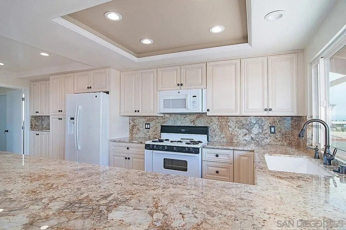 5415 Thunderbird Ln - Photo 6 of 16