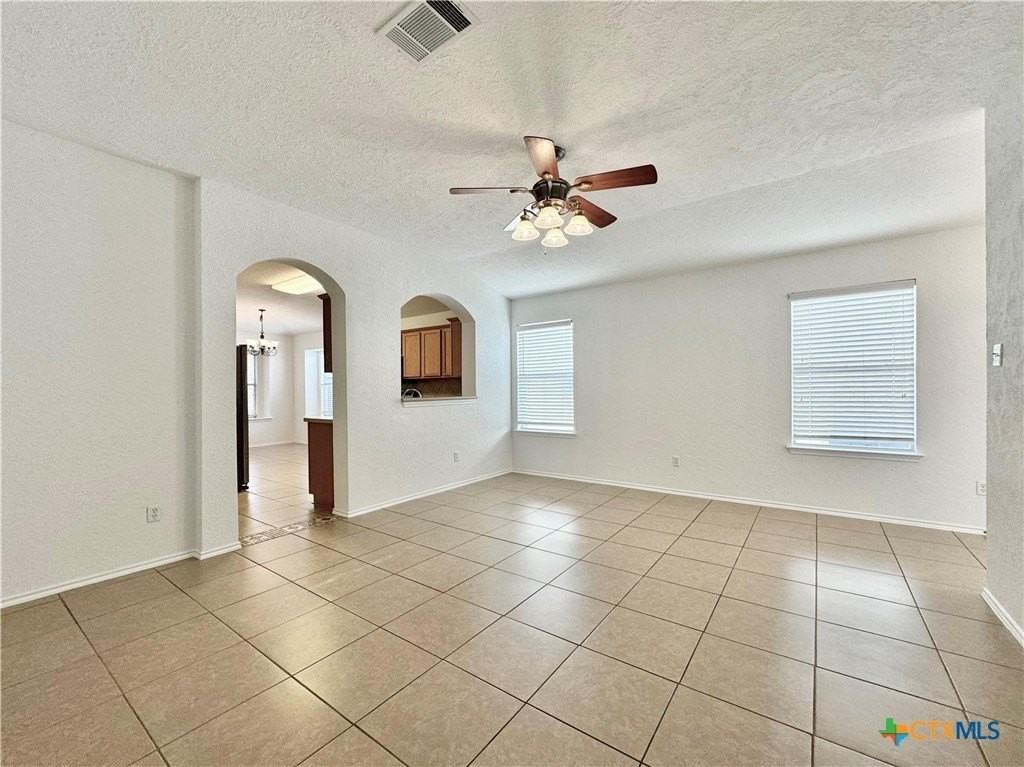 1015 Aiken Dr - Photo 5 of 36