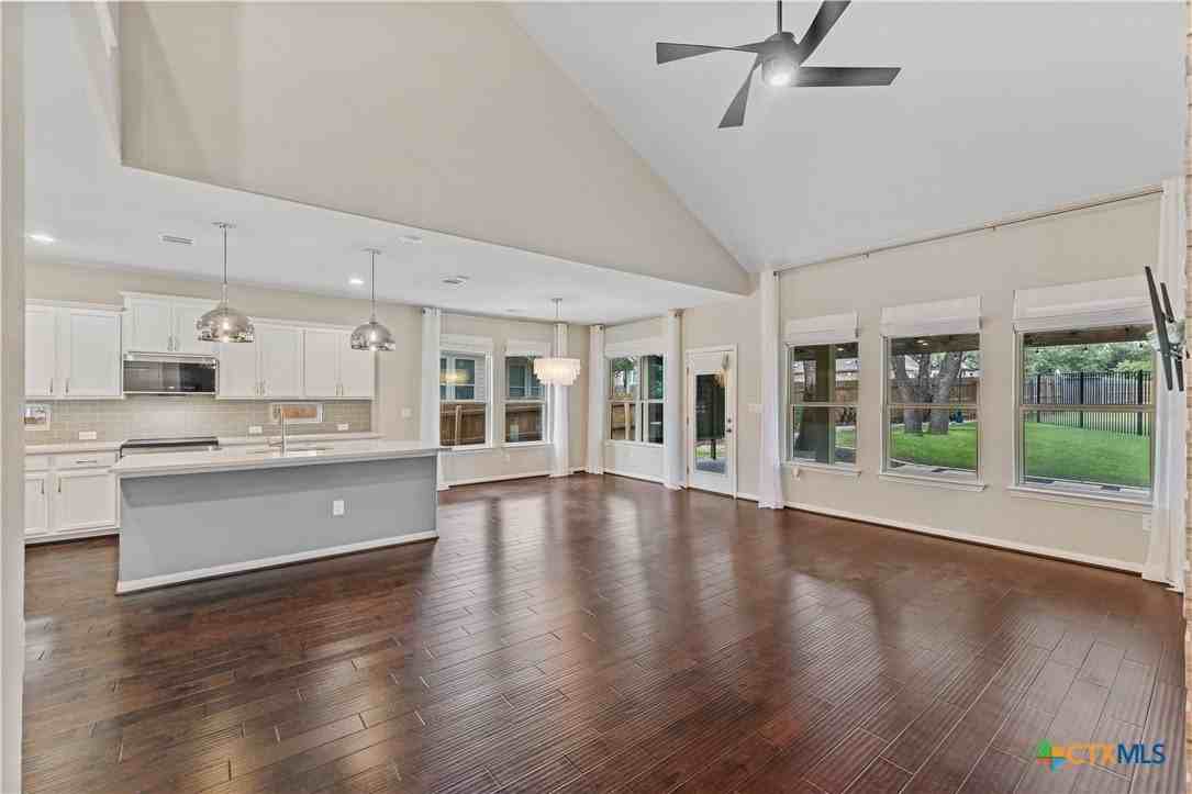 400 Pinnacle View Dr - Photo 7 of 40
