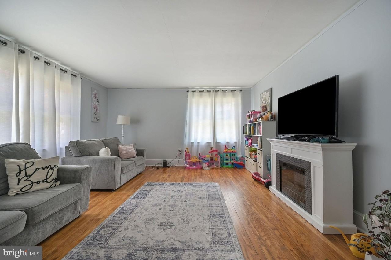 212 N American Ave - Photo 3 of 10