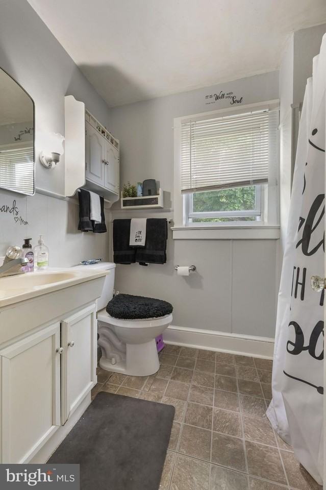 212 N American Ave - Photo 6 of 10