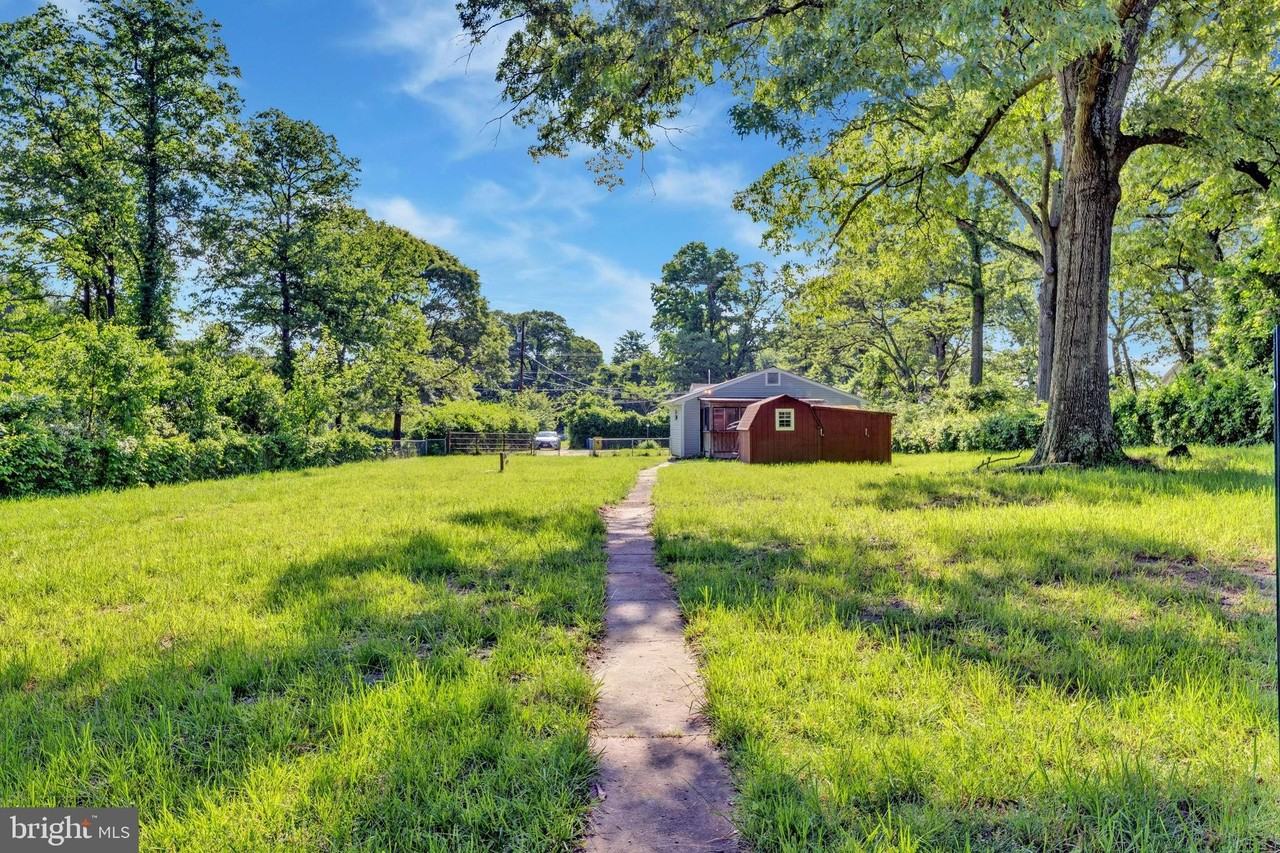 8206 Waterford Rd - Photo 2 of 22