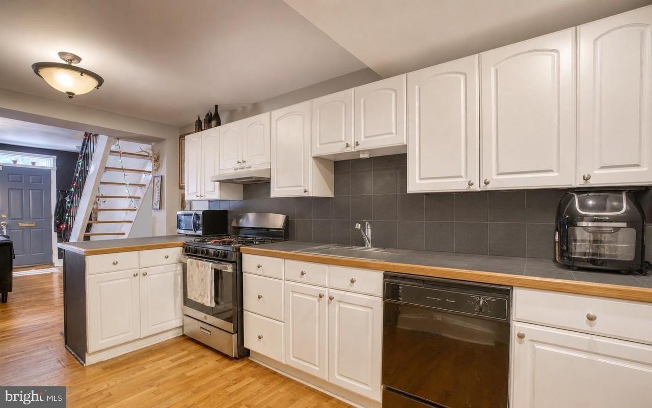 1518 Aliceanna St - Photo 6 of 20