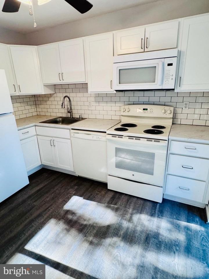 17 Juliet Ln #103 - Photo 2 of 12