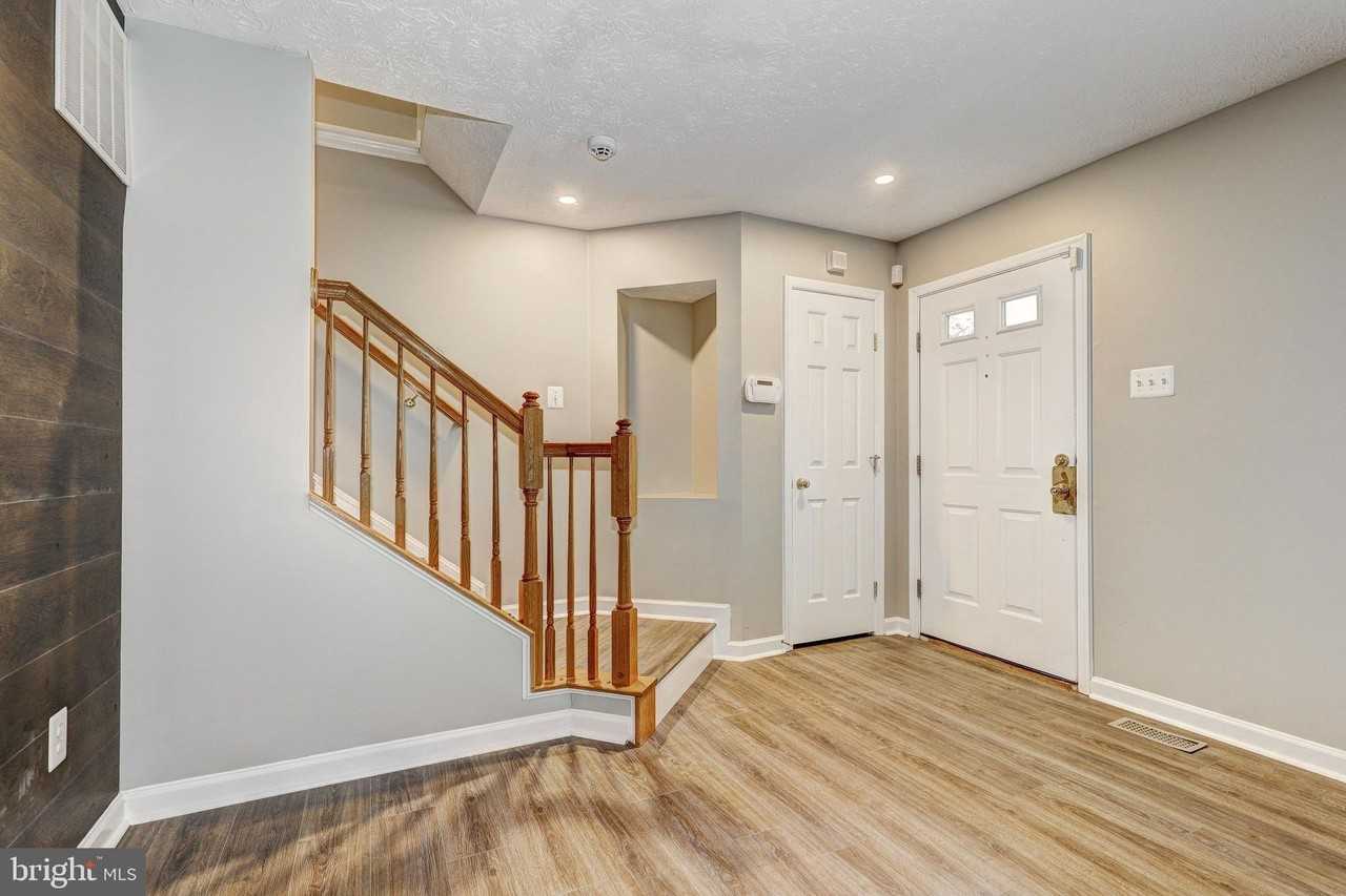 9306 Vanguard Ct - Photo 2 of 16