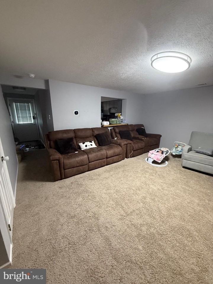 508 Riggs Ct - Photo 3 of 12