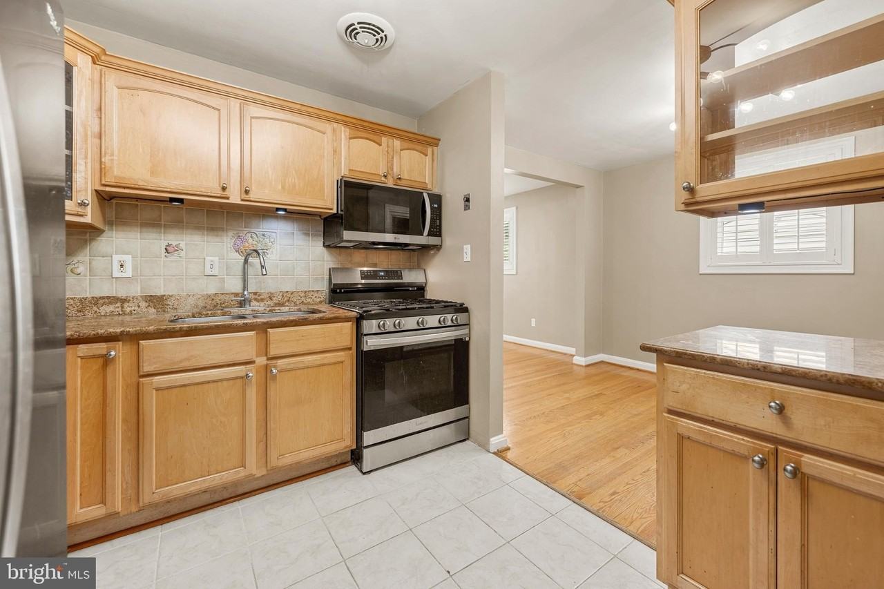 11809 Timber Ln - Photo 4 of 34