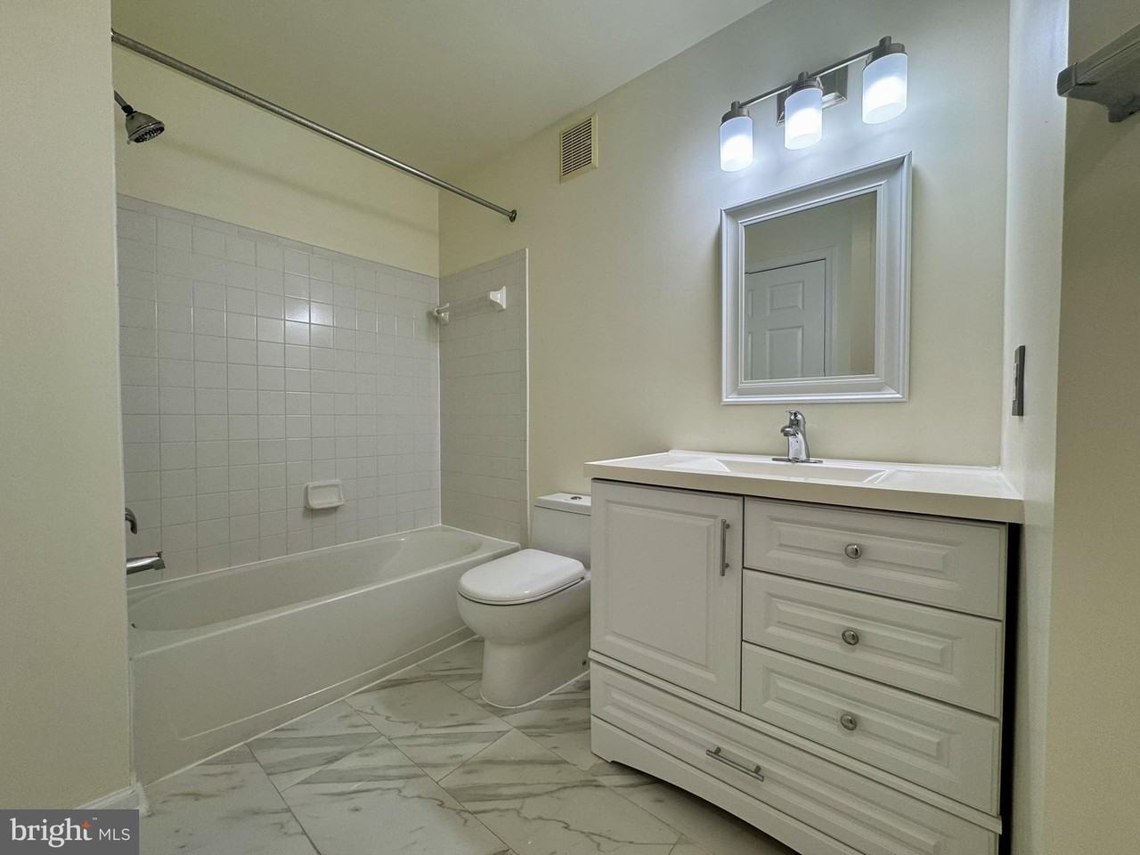 11812 Eton Manor Dr #104 - Photo 5 of 36