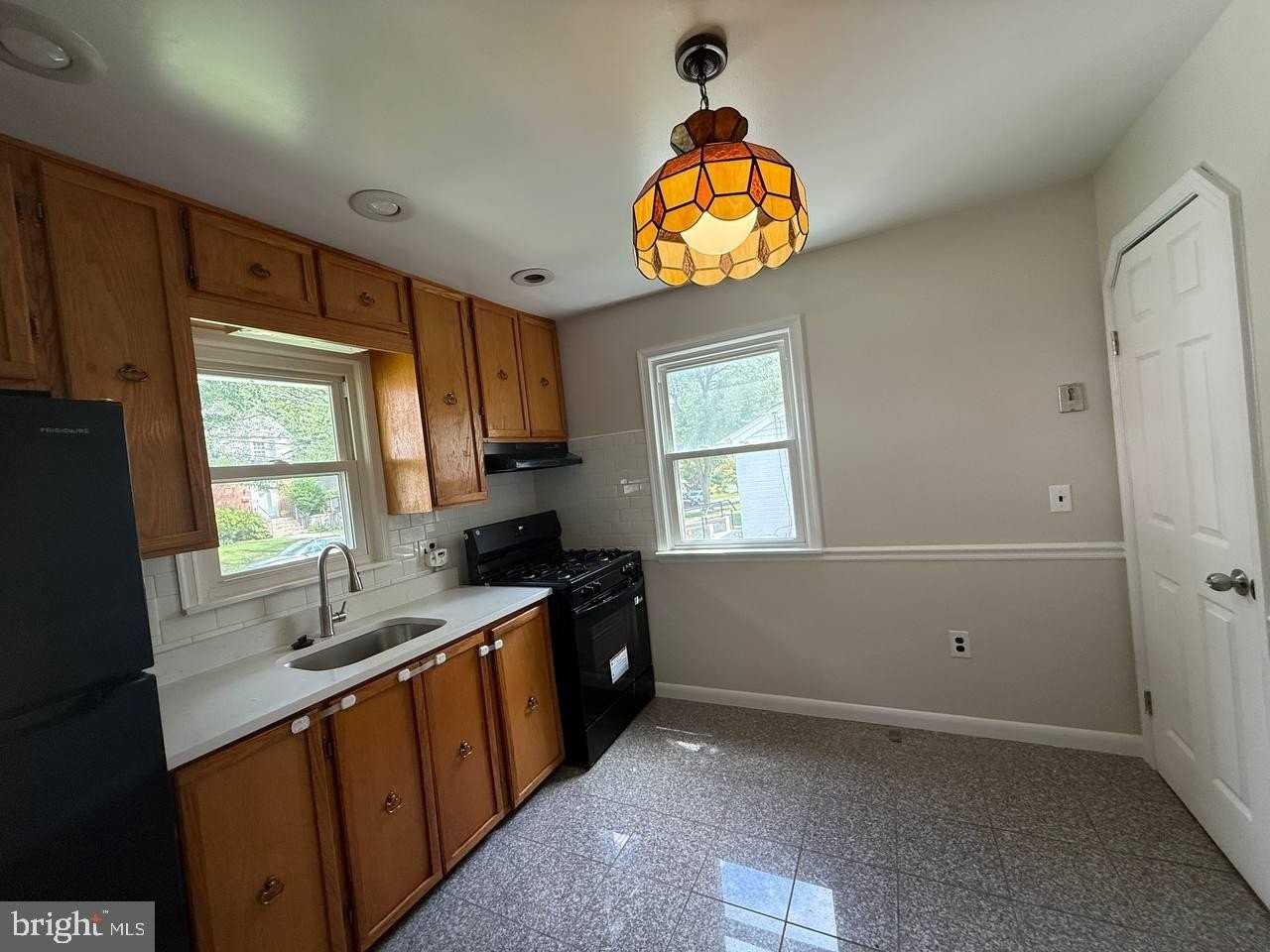 10408 Huntley Ave - Photo 3 of 14