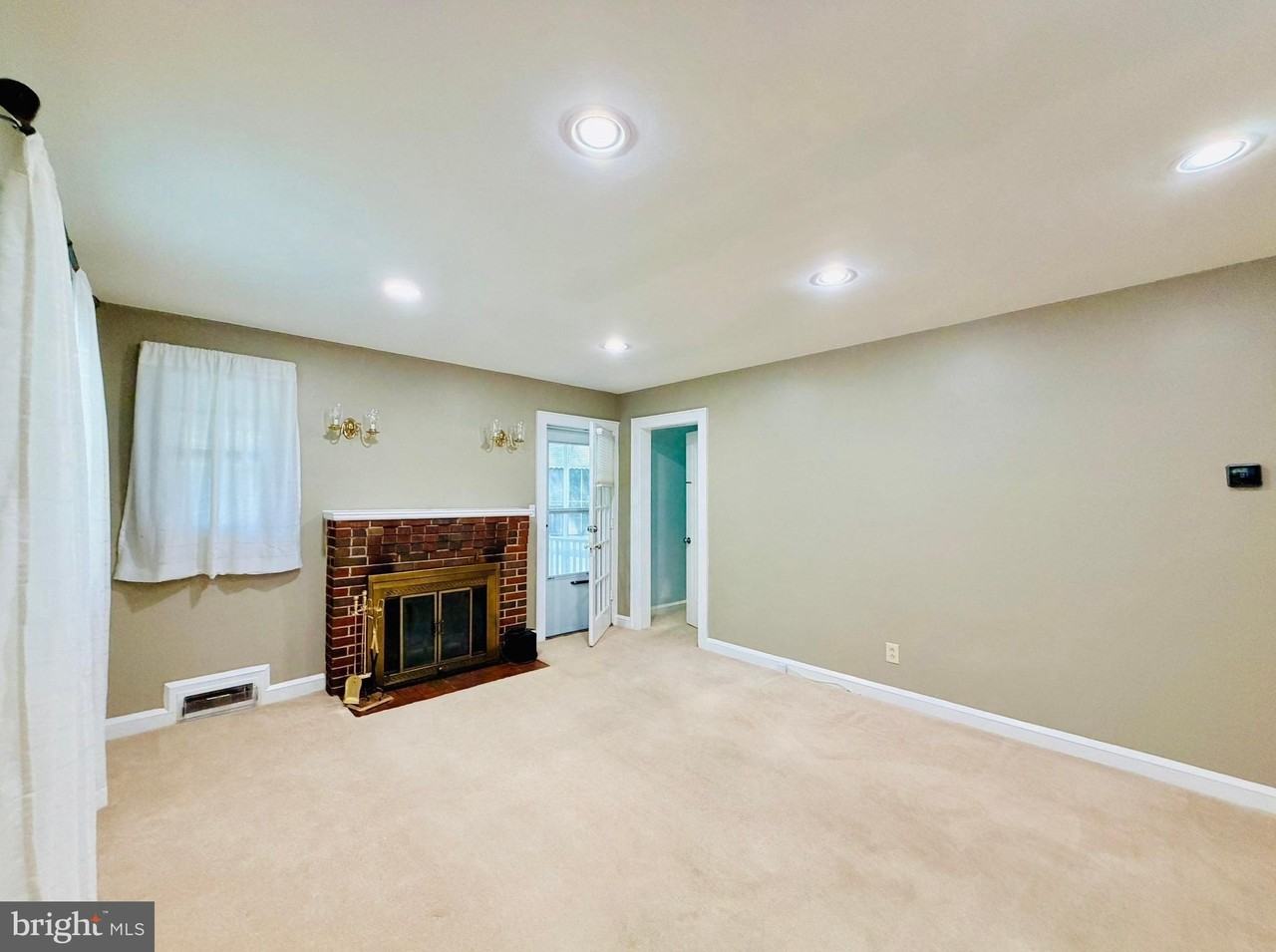 907 Heron Dr - Photo 3 of 18
