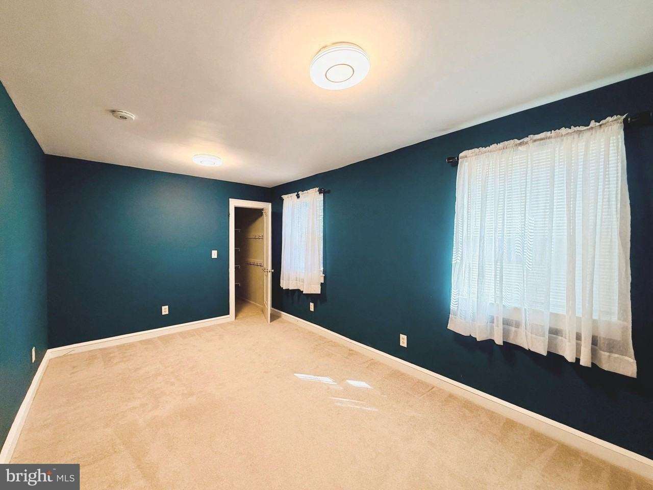907 Heron Dr - Photo 5 of 18
