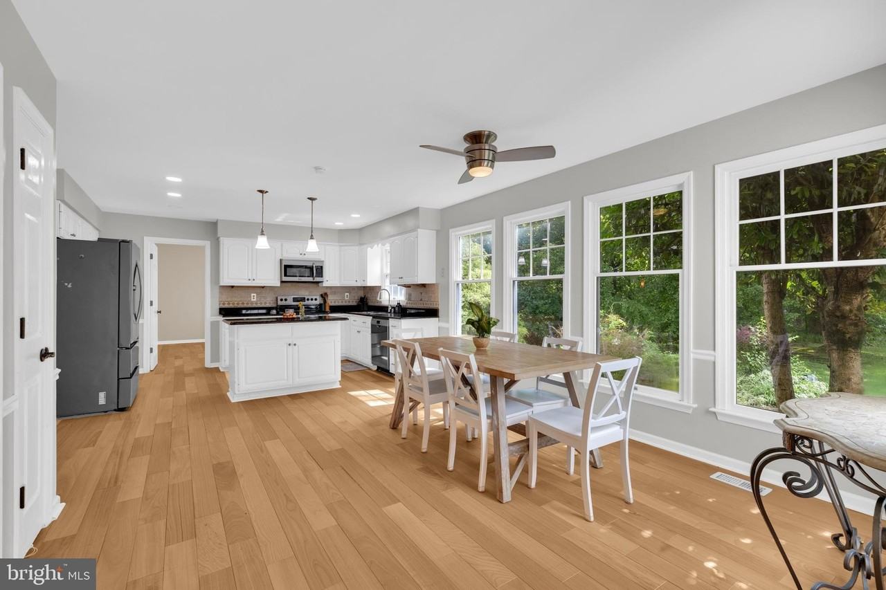 7707 Lake Glen Dr - Photo 2 of 50
