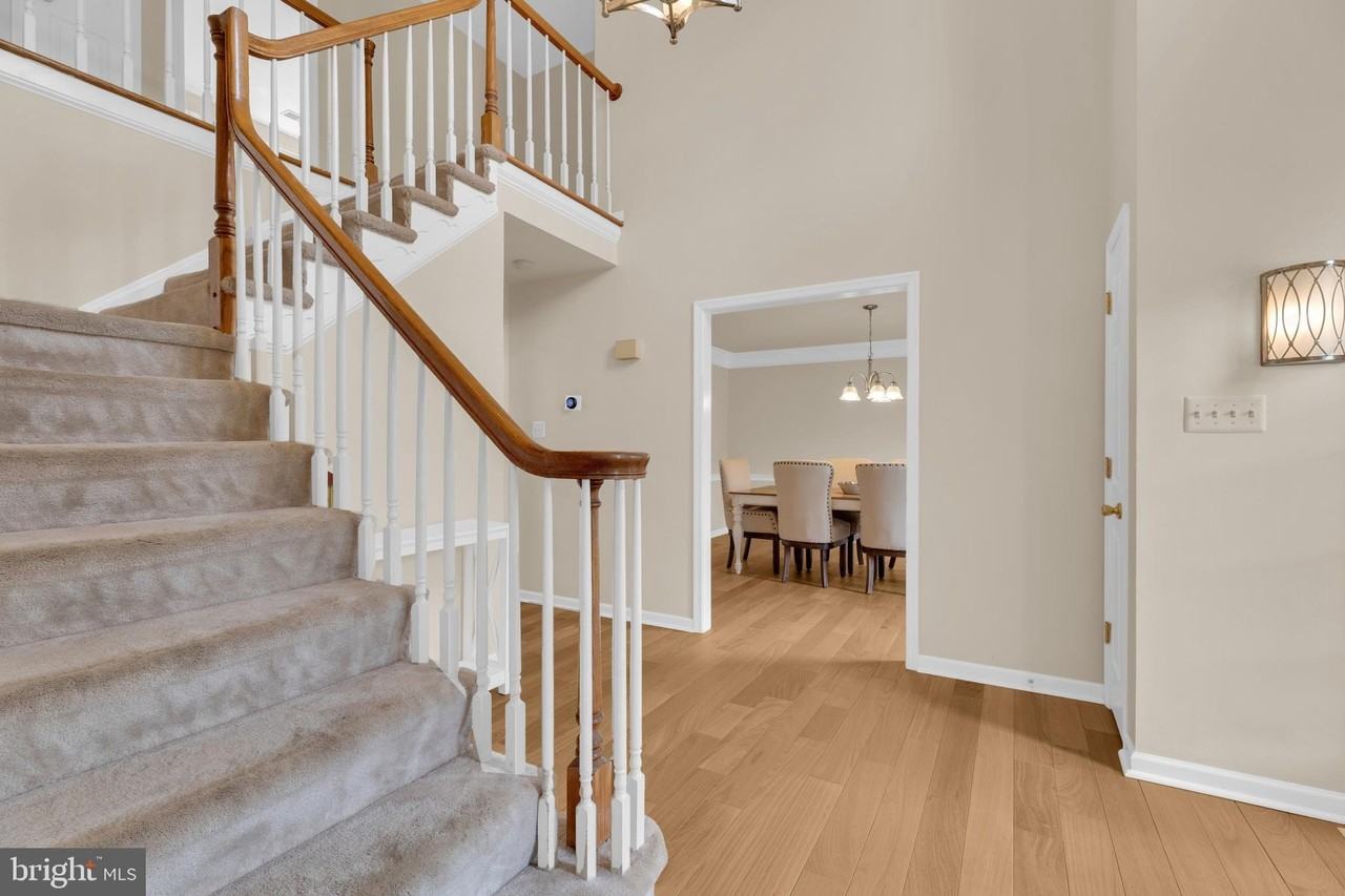 7707 Lake Glen Dr - Photo 3 of 50