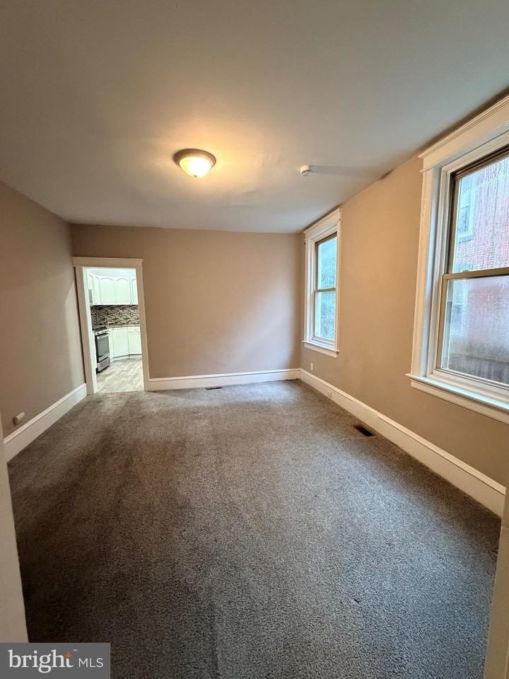 20 Laurel St - Photo 3 of 13
