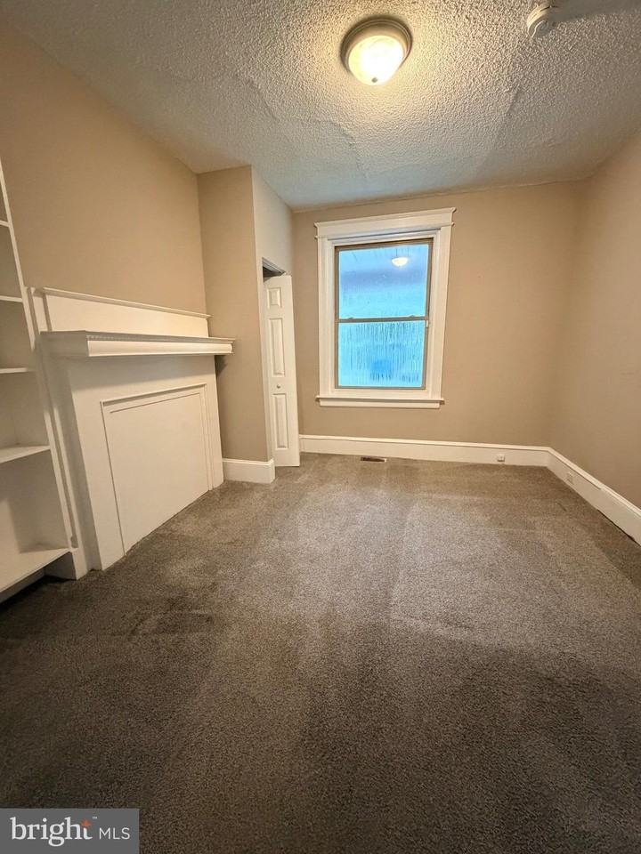 20 Laurel St - Photo 4 of 13