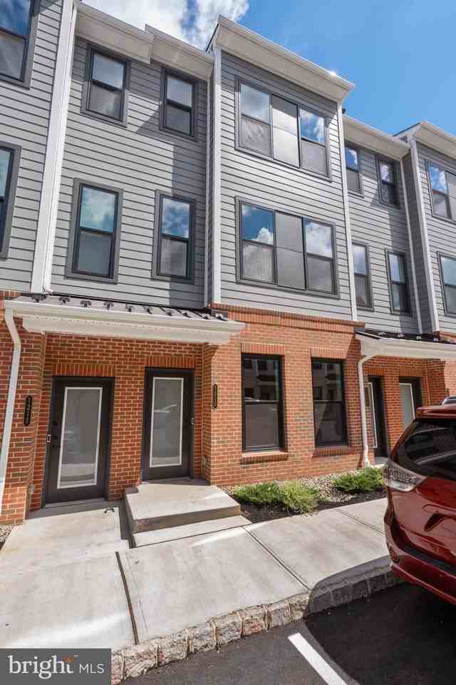 1210 Parker Blvd - Photo 4 of 50