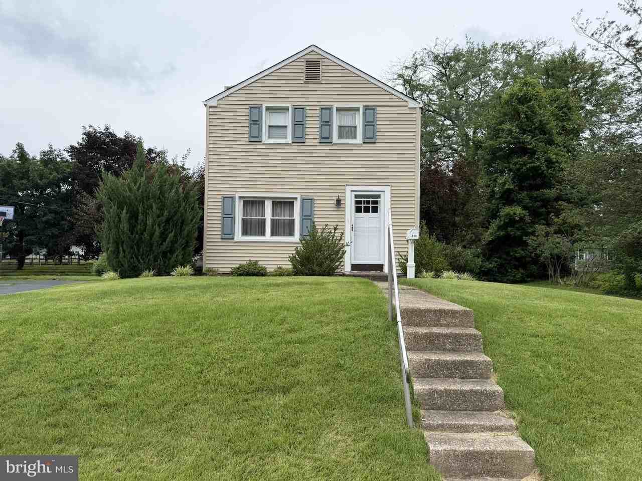 217 Lyster Rd - Photo 2 of 11