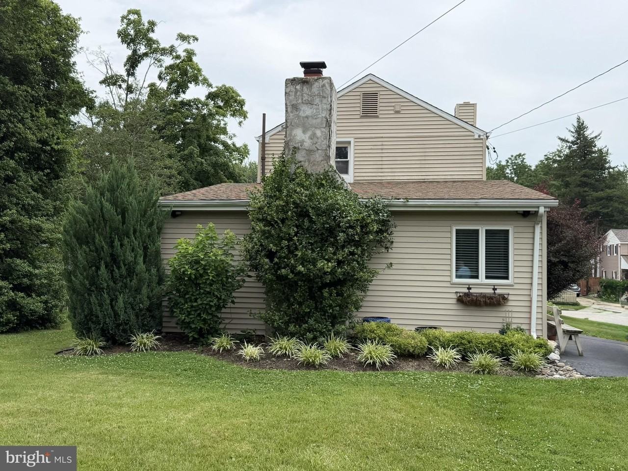 217 Lyster Rd - Photo 3 of 11