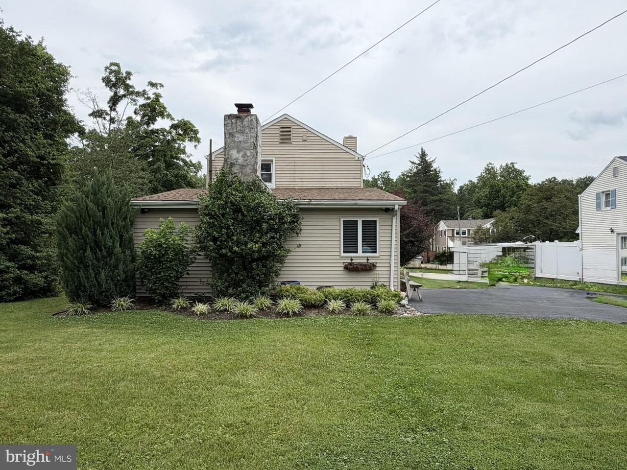 217 Lyster Rd - Photo 4 of 11