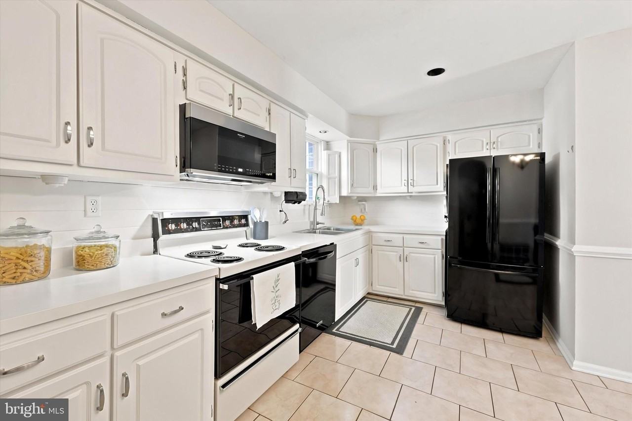 736 Village Ln - Photo 2 of 29