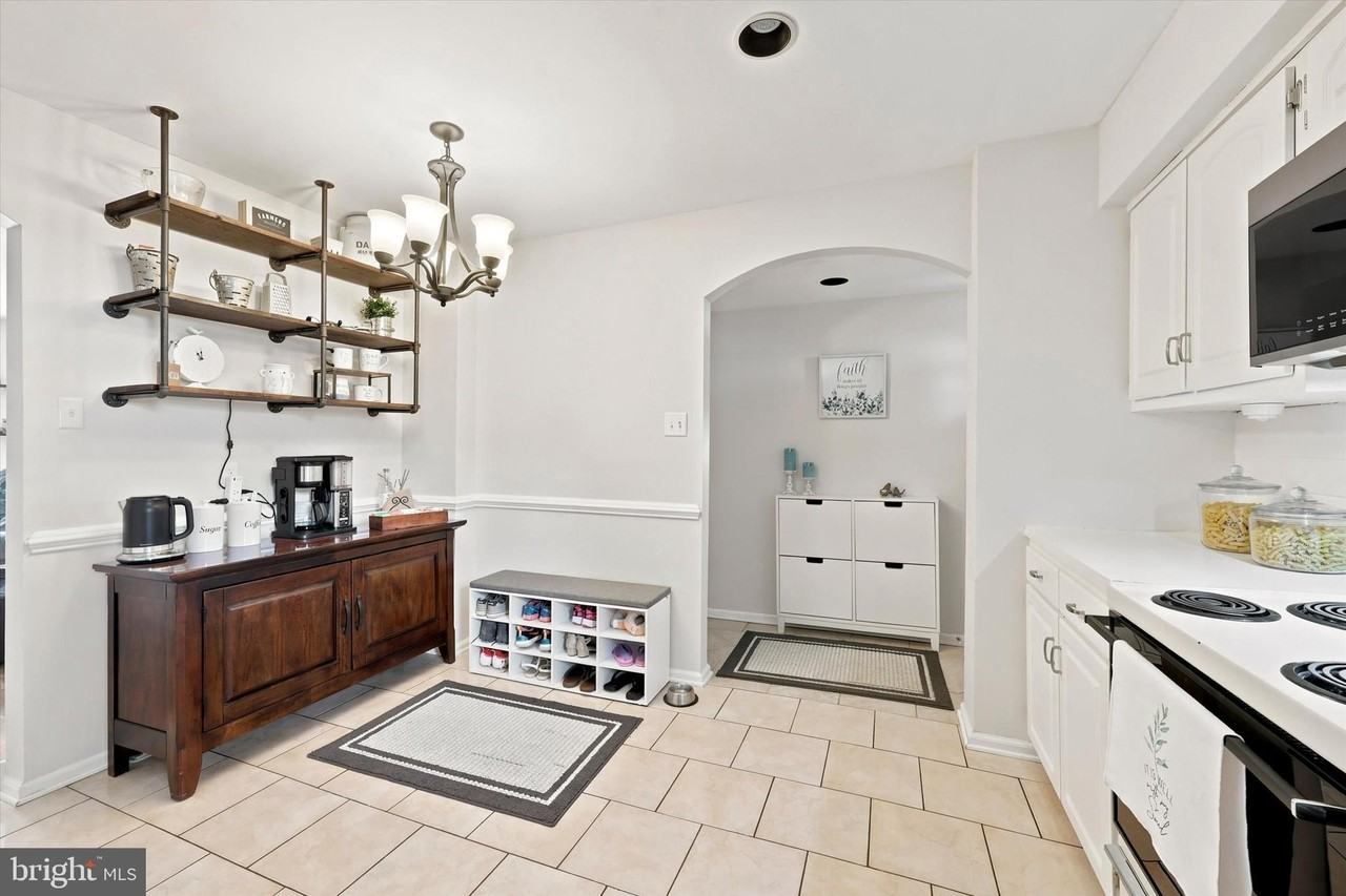 736 Village Ln - Photo 5 of 29