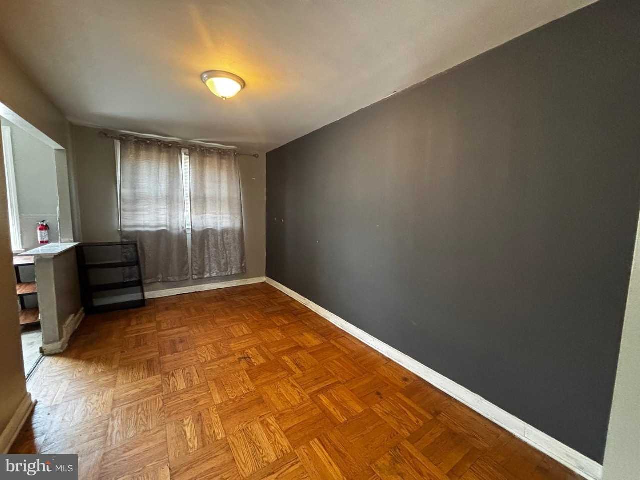 5942 B St - Photo 4 of 10