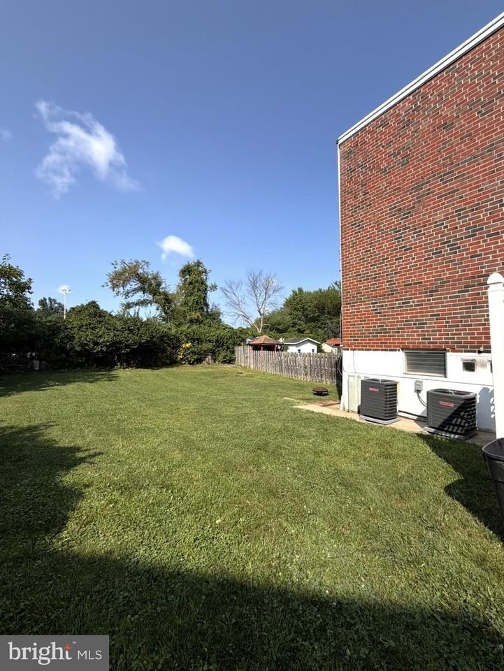 3628 Genesee Dr - Photo 3 of 20