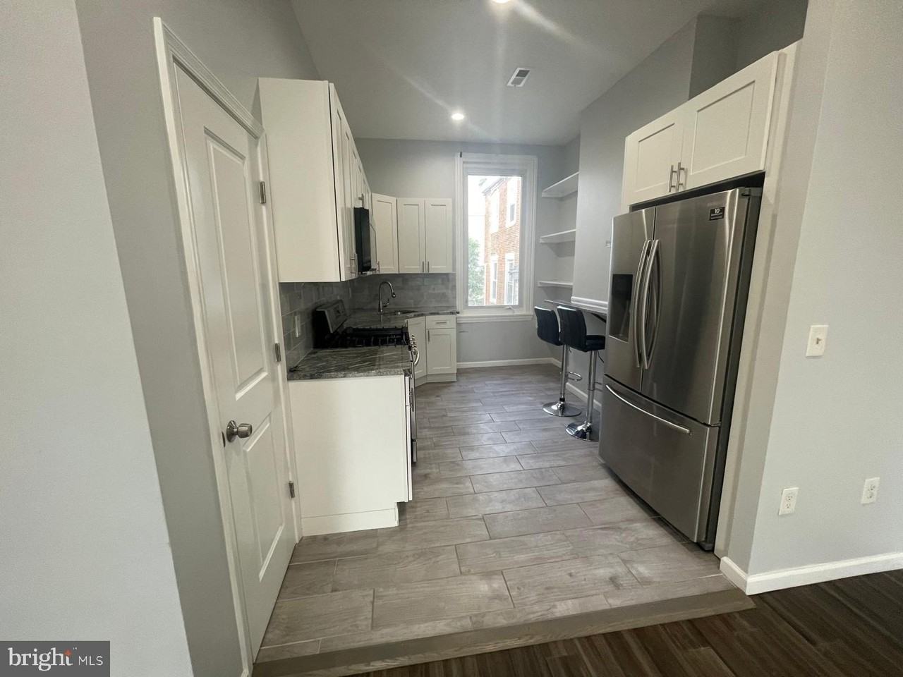 709 W Girard Ave #2F - Photo 6 of 11