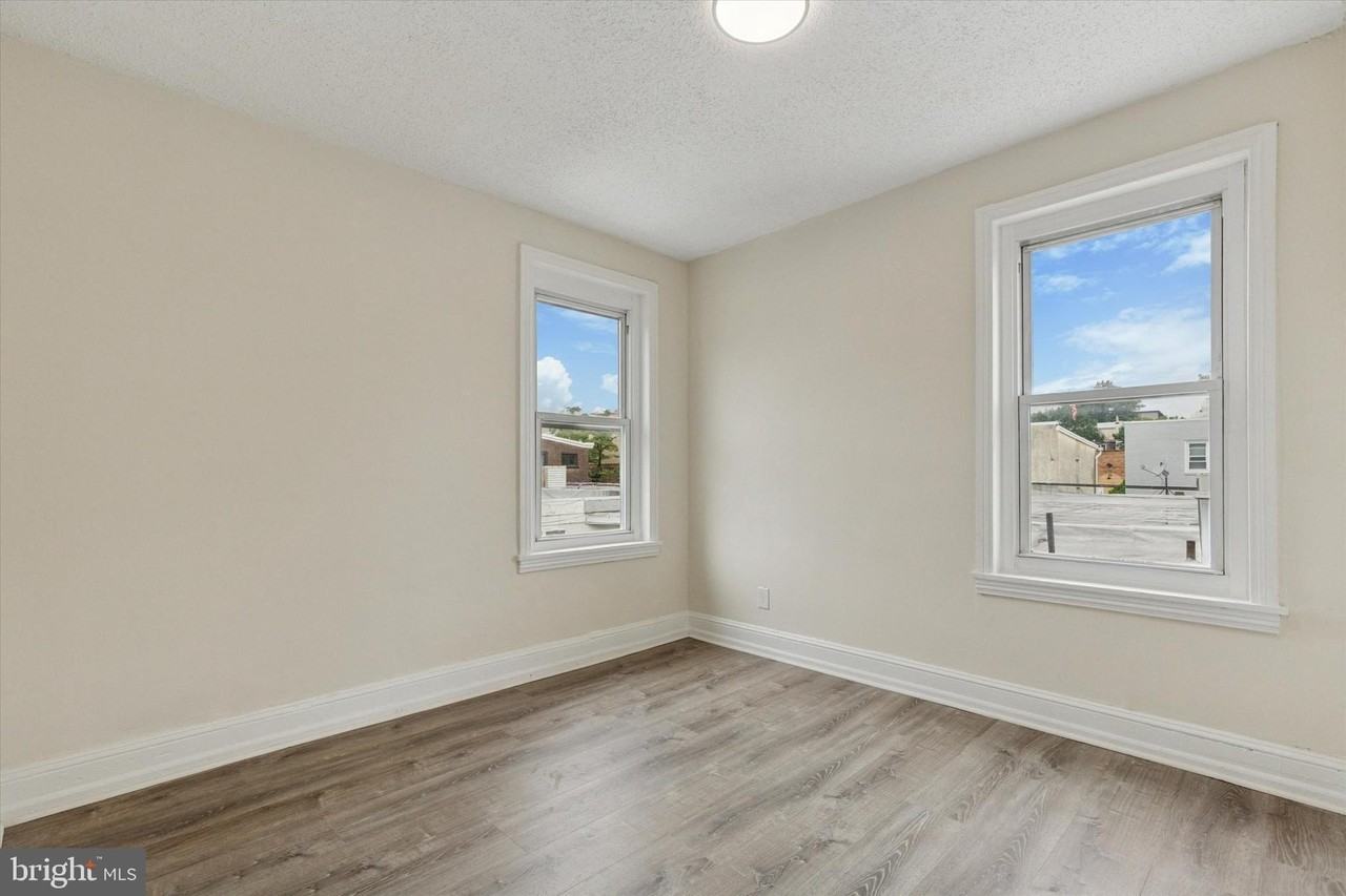 511 Conarroe St - Photo 4 of 15