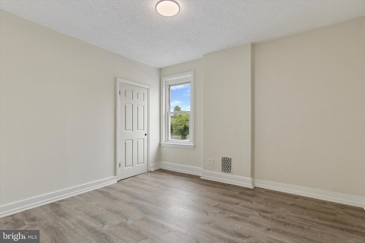511 Conarroe St - Photo 6 of 15
