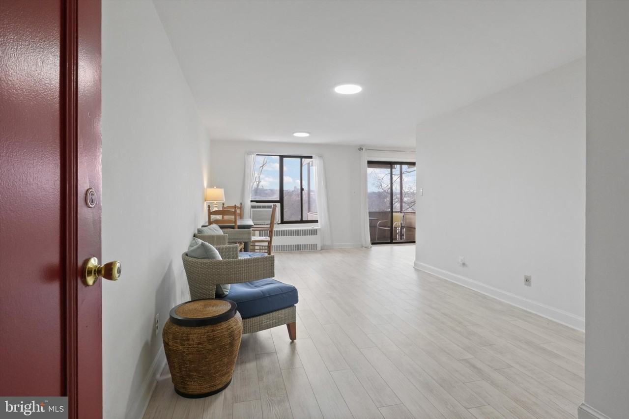 1581 N Colonial Ter #201X - Photo 7 of 28
