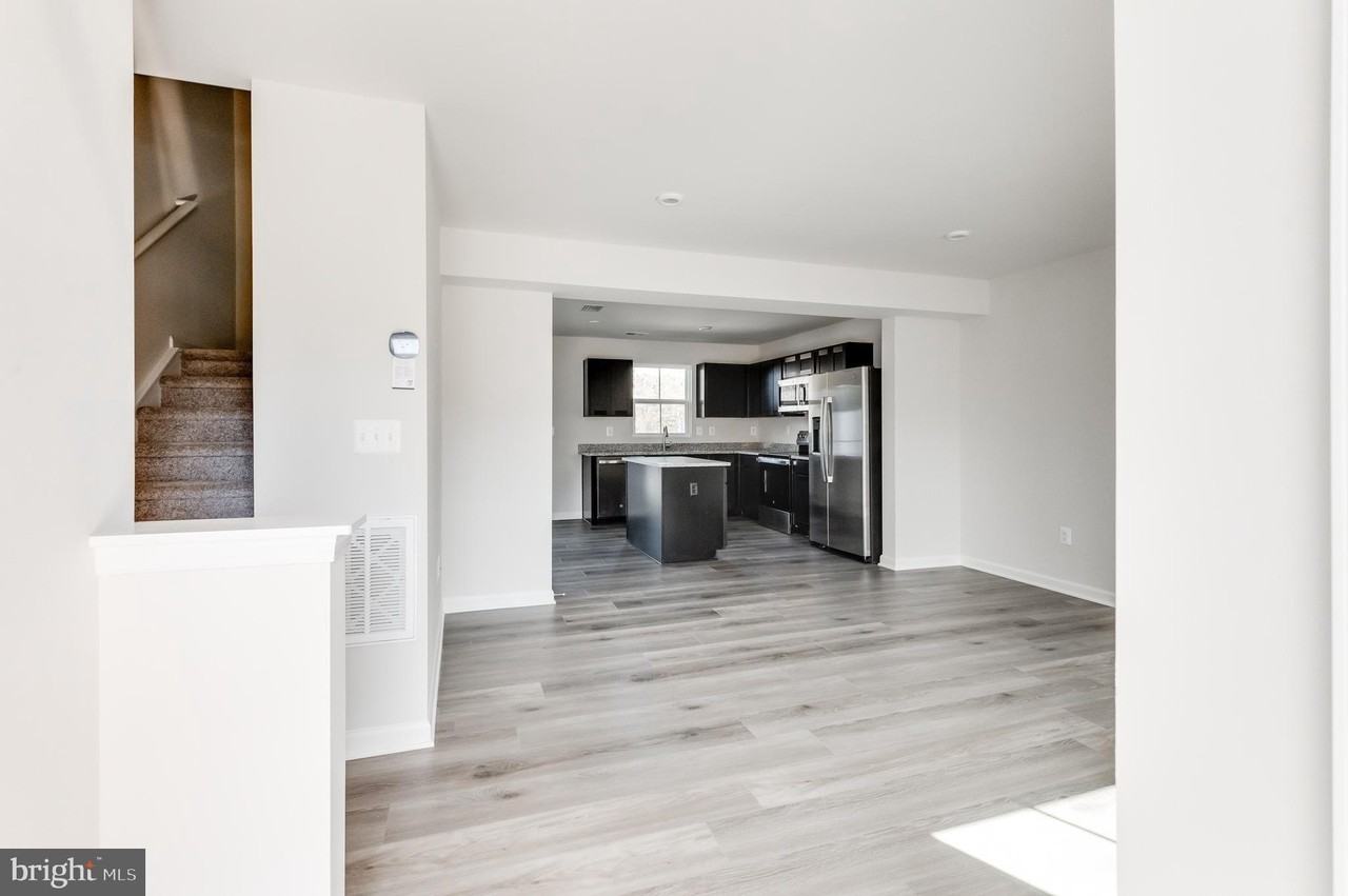7301 Statesman Blvd - Photo 4 of 33