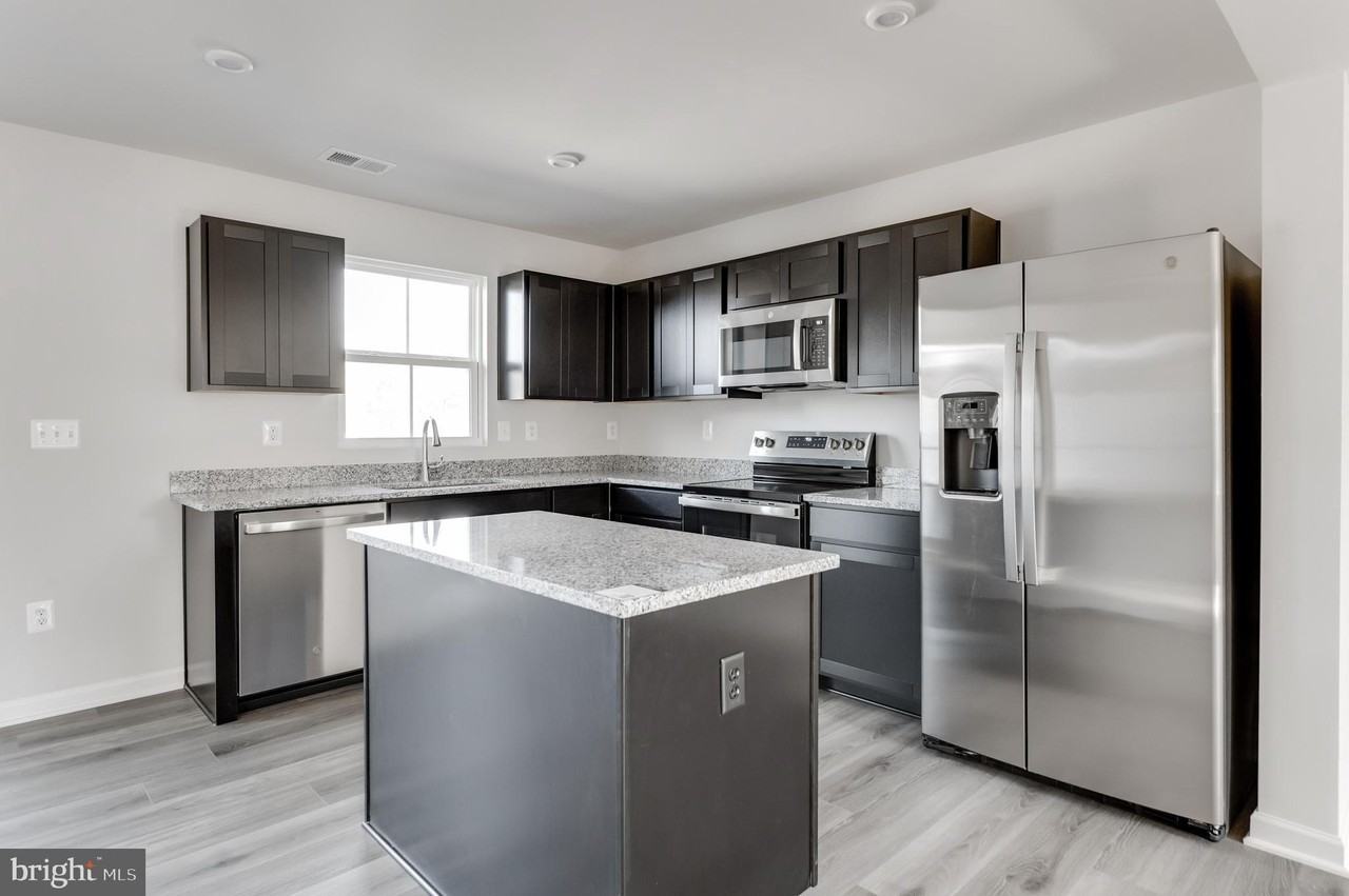 7301 Statesman Blvd - Photo 5 of 33