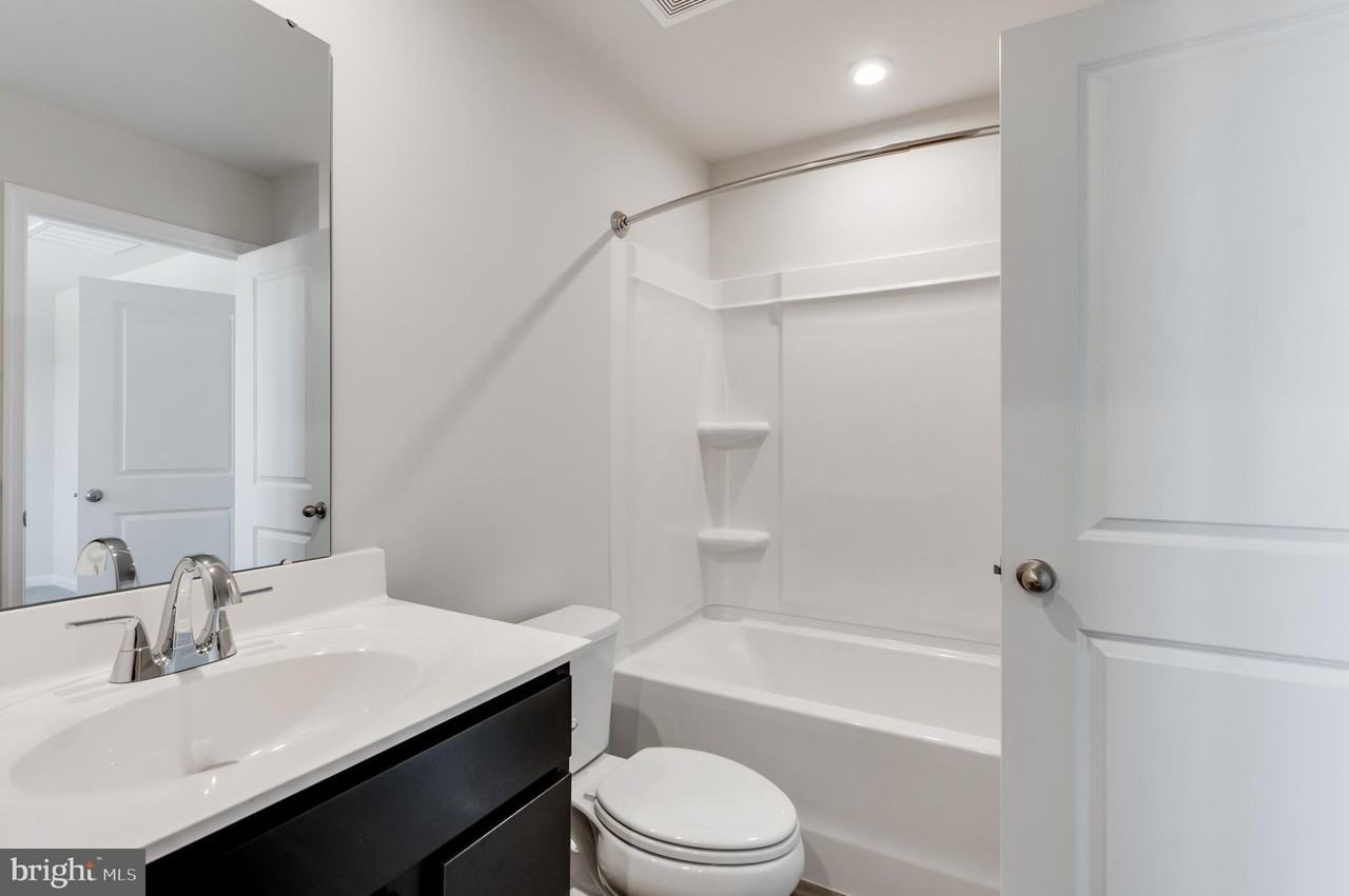 7301 Statesman Blvd - Photo 6 of 33