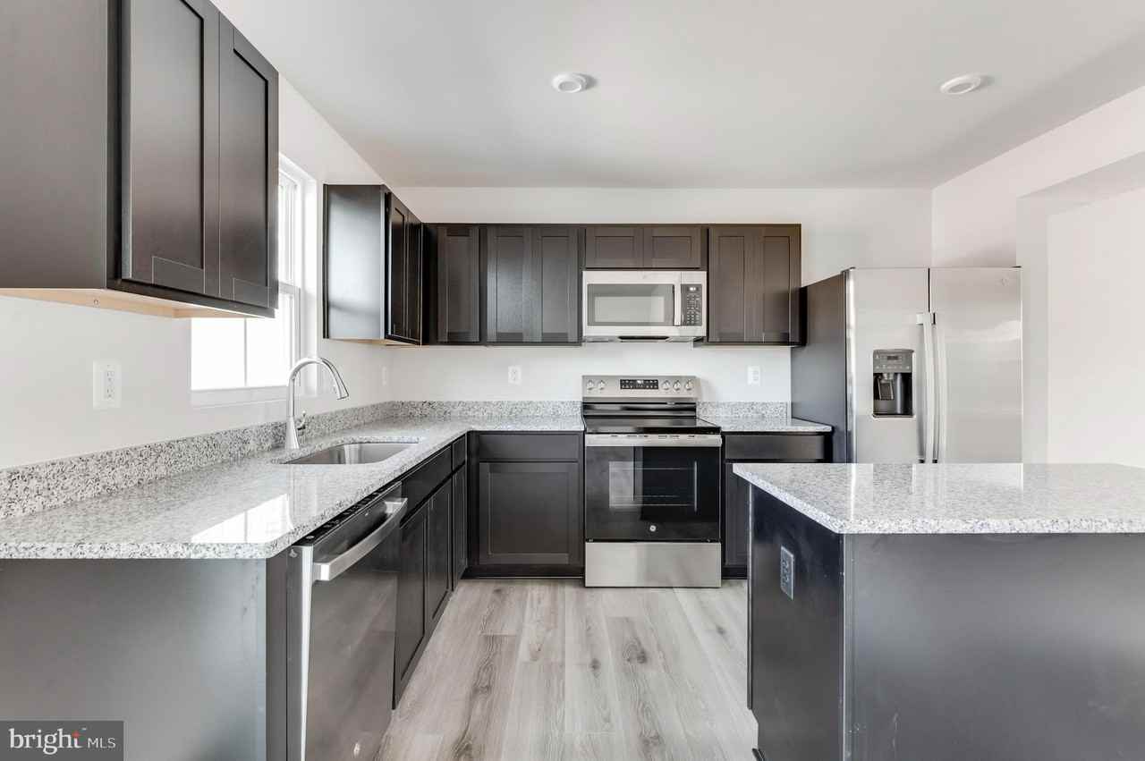 7301 Statesman Blvd - Photo 7 of 33