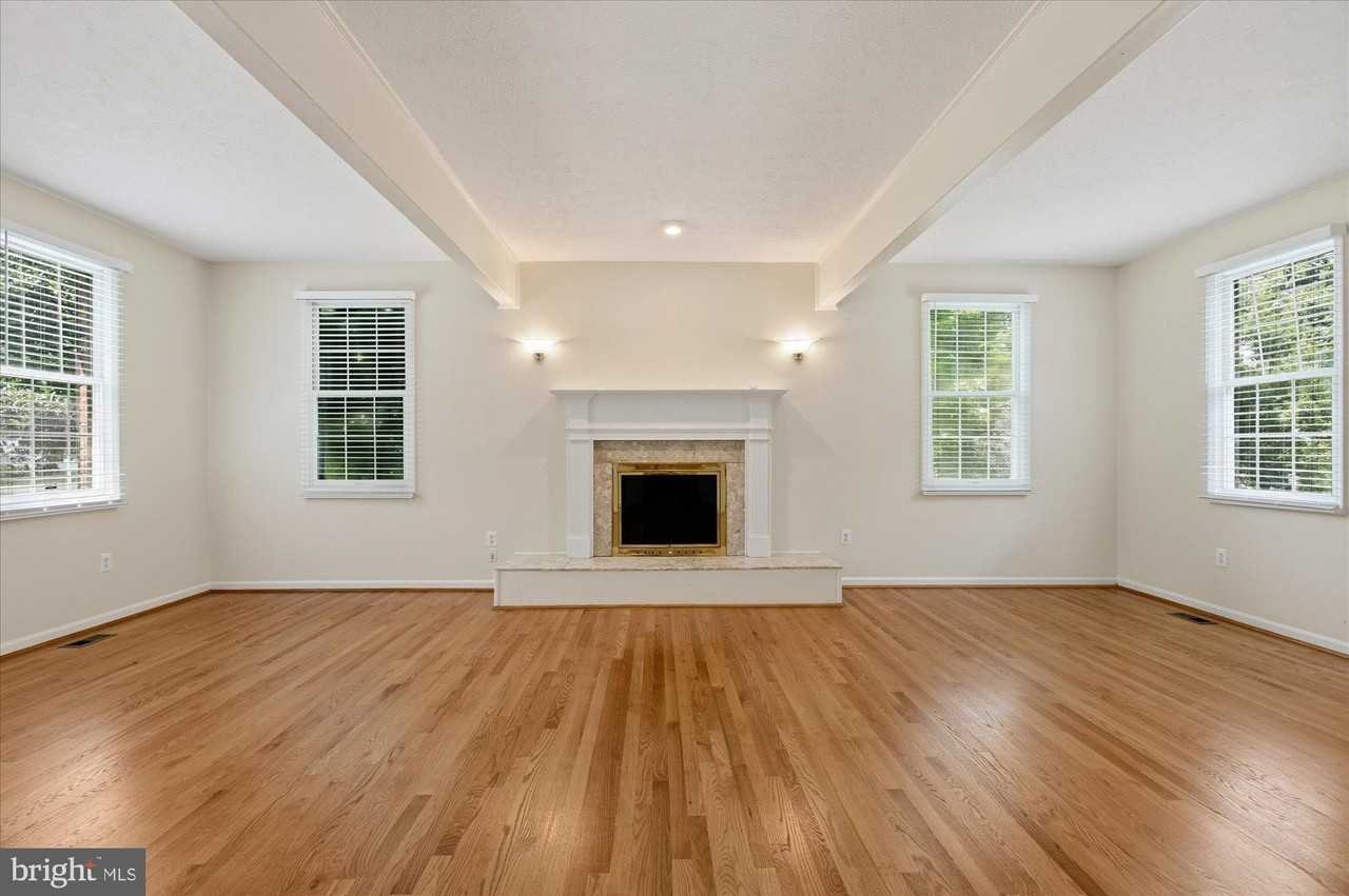 9708 Locust Hill Dr - Photo 5 of 50