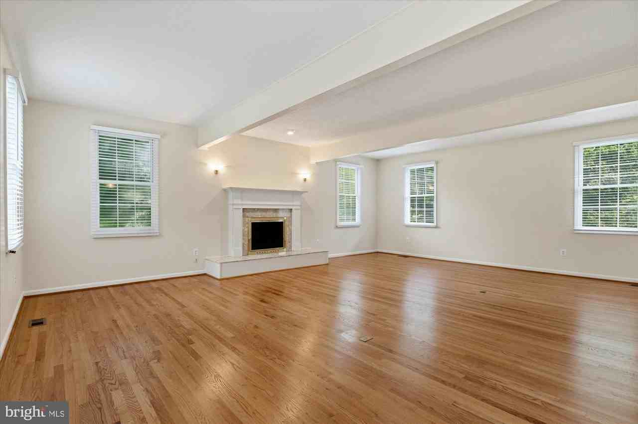 9708 Locust Hill Dr - Photo 7 of 50