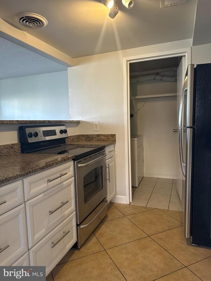 9570 Hagel Cir #D - Photo 4 of 8