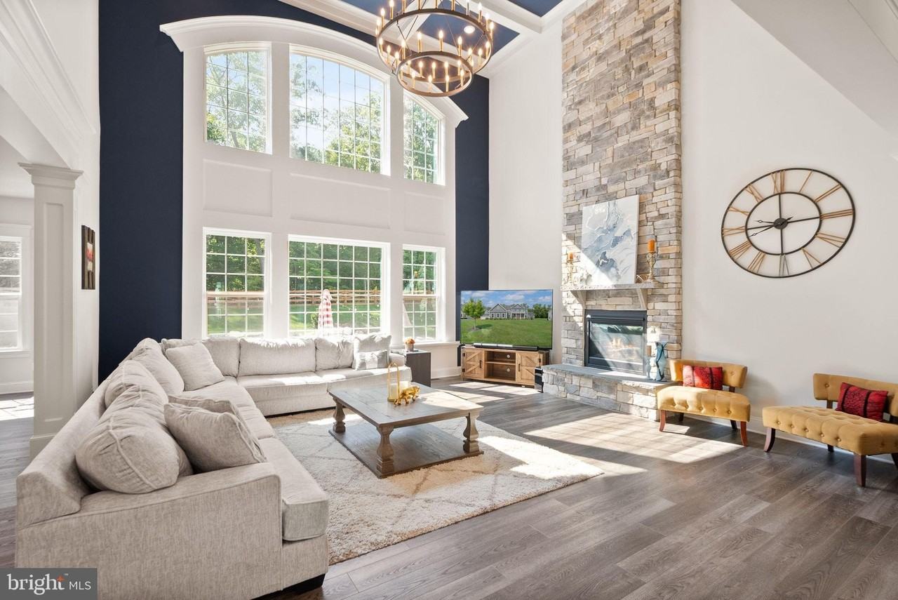 23297 Hastings Ridge Ct - Photo 3 of 50