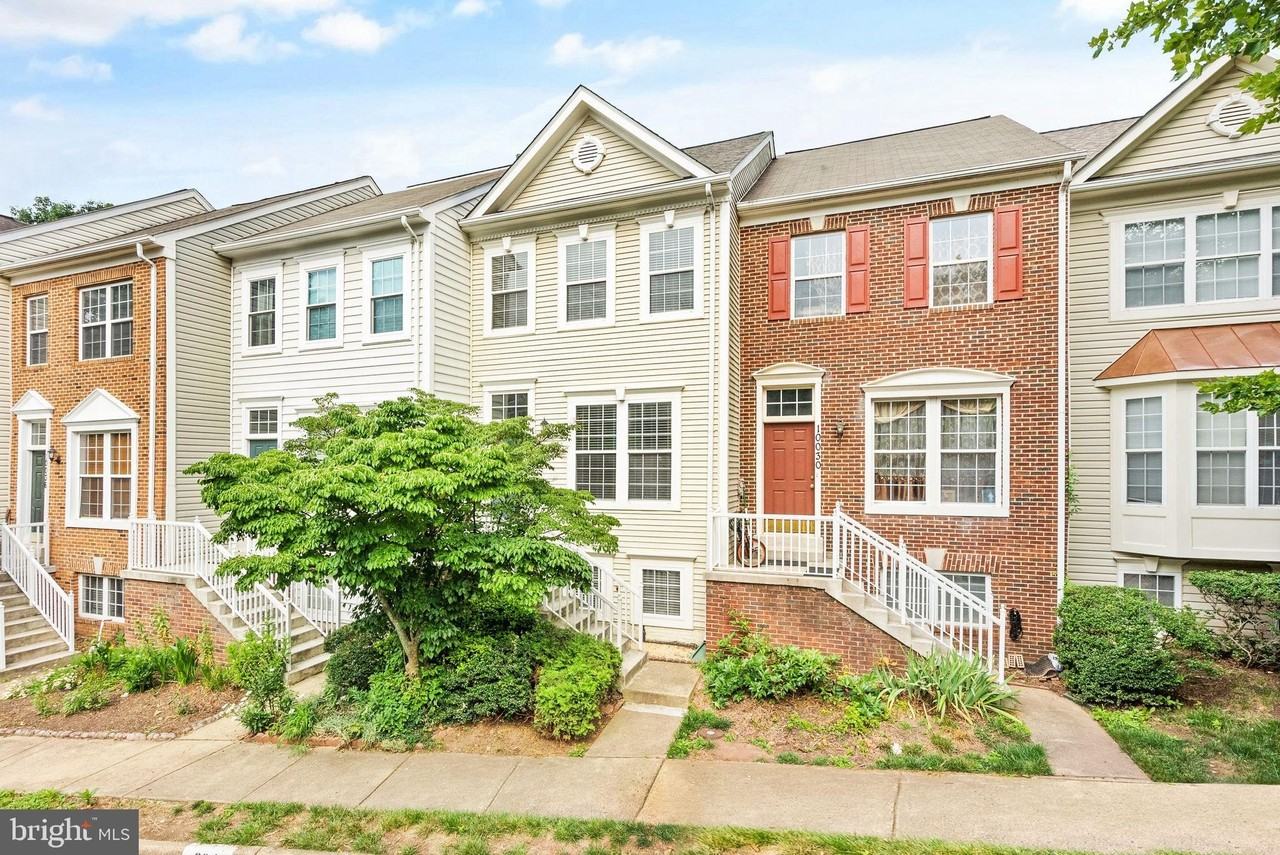 10032 Moxleys Ford Ln - Photo 2 of 43