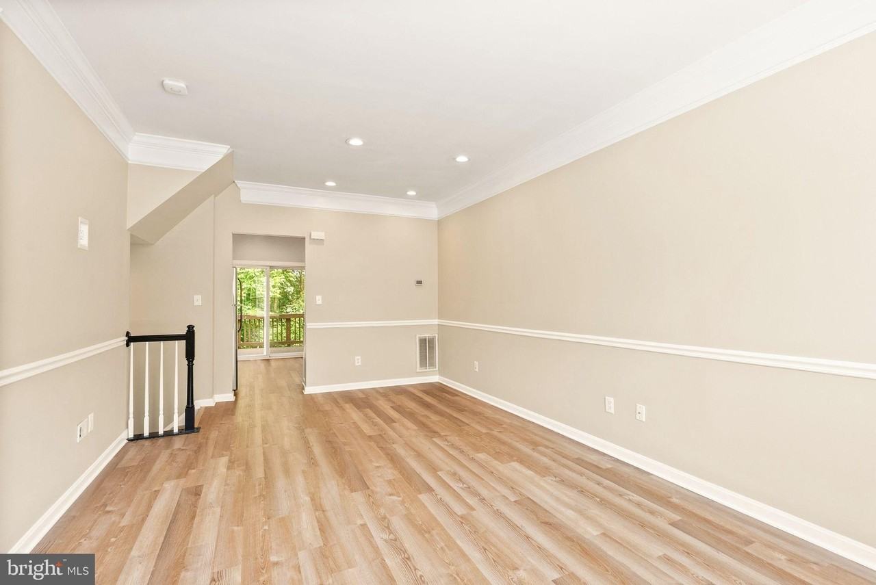 10032 Moxleys Ford Ln - Photo 6 of 43