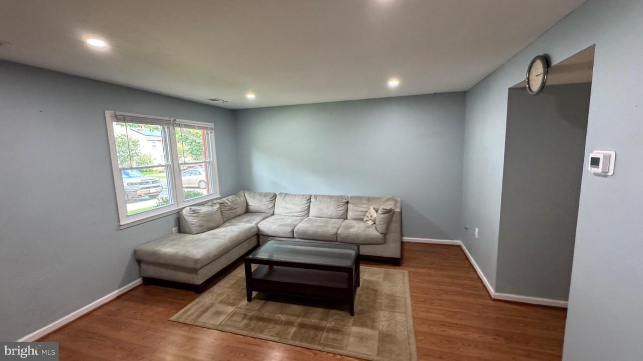14582 Earlham Ct - Photo 3 of 16