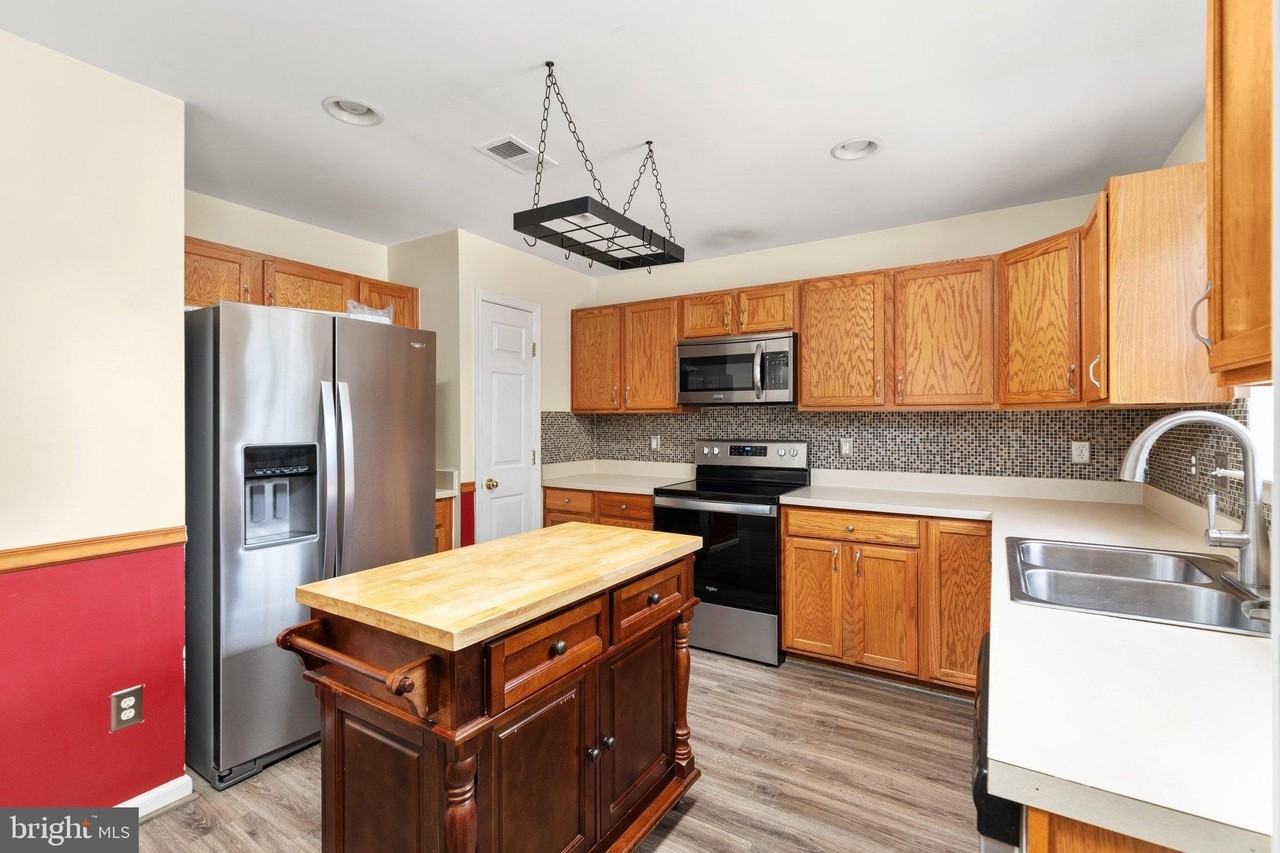313 Frontier Fort Ln - Photo 2 of 26