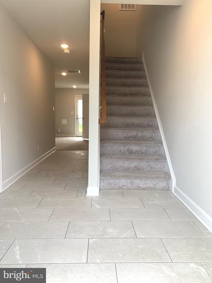 83 Andrews Pl - Photo 3 of 16