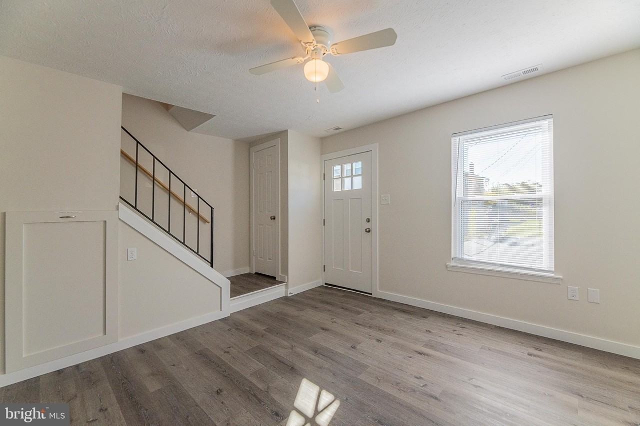 527 Gray Ave #1 - Photo 5 of 38